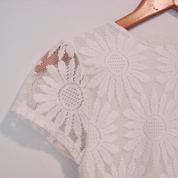 Anthropologie Kimchi Blue White Ivory Dress Floral Lace Mini Flare Wedding XS - Picture 15 of 16